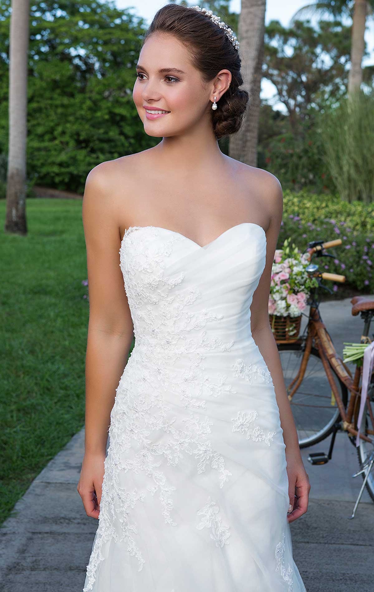 6120 - Size 18 - Sweetheart by Sincerity Bridal 6120, Lightweight Lace & Tulle Slim A-Line Wedding Dress with Strapless Sweetheart Neckline at Blessings Bridal Boutique, Brighton, East Sussex, BN1 5GG. Telephone: 01273 505766